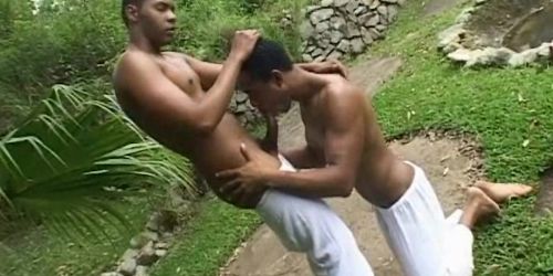 Izmos meleg férfiak nyilvános anális kalandja