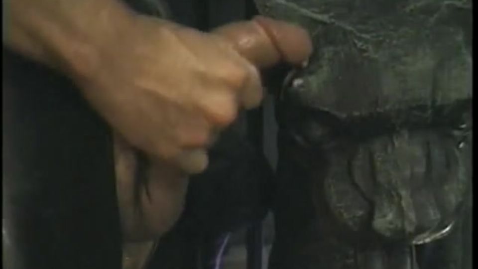 Bőrös és kemény börtönjelenet