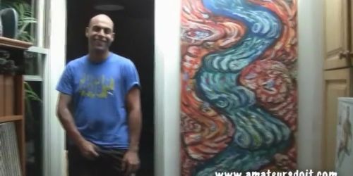 Dundi fickó masztizik és a pocakjára élvez