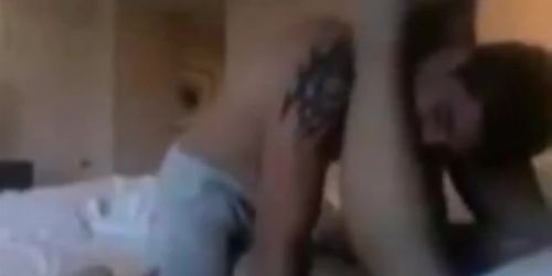 Keményen megdugott meleg pasi hanyatt