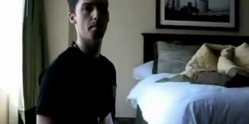 Forró szájjal a hotel szobában térdelve