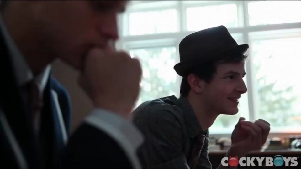 Forró szexuális férfi kézibeadás izgalmas cselekménnyel