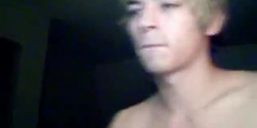 Fiatal srác boxerban izgatja magát