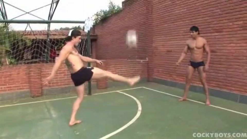 Sportos latin izomagyú kiveri a friss levegőn