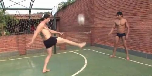 Sportos latin izomagyú kiveri a friss levegőn