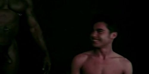 Két fekete fasz izgatott fehér fiúba tolva