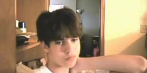 Barna szemű fiú nagy fasszal masztizik