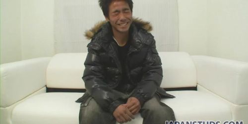 Kedves japán fiú kemény testtel masztizik