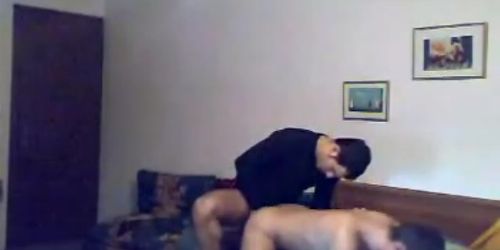 Ágyra taszítva és seggbe dugva